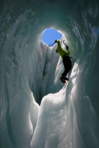 Escalade magique d'une goulotte de glace